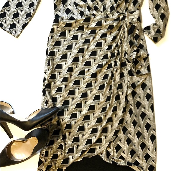 White House Black Market wrap dress | size 2 - Picture 3 of 8